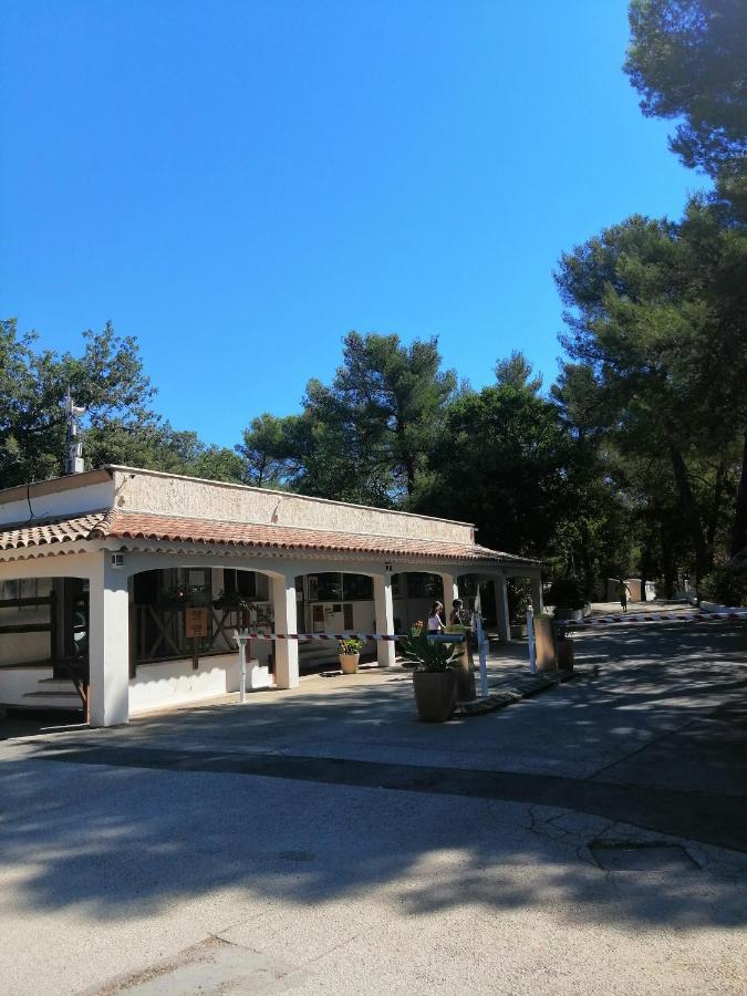 Domaine De La Sainte Baume Hotel Нан-ле-Пен Екстериор снимка