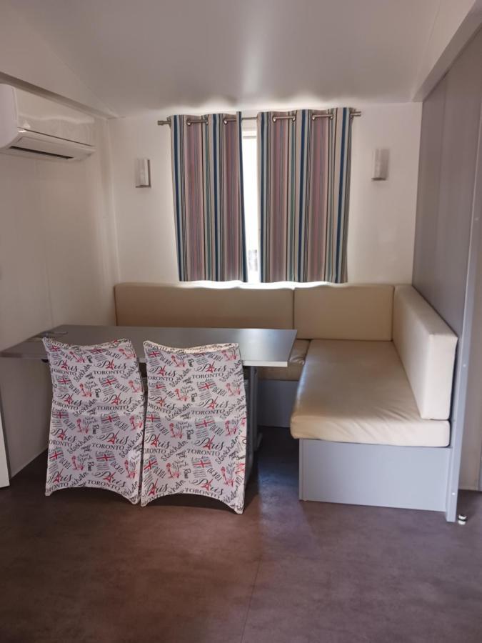 Domaine De La Sainte Baume Hotel Нан-ле-Пен Екстериор снимка